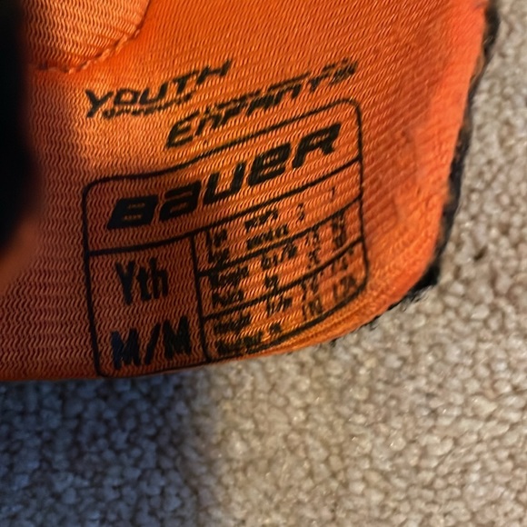 🏒Youth medium Bauer hockey elbow pads🏒 - Picture 4 of 4